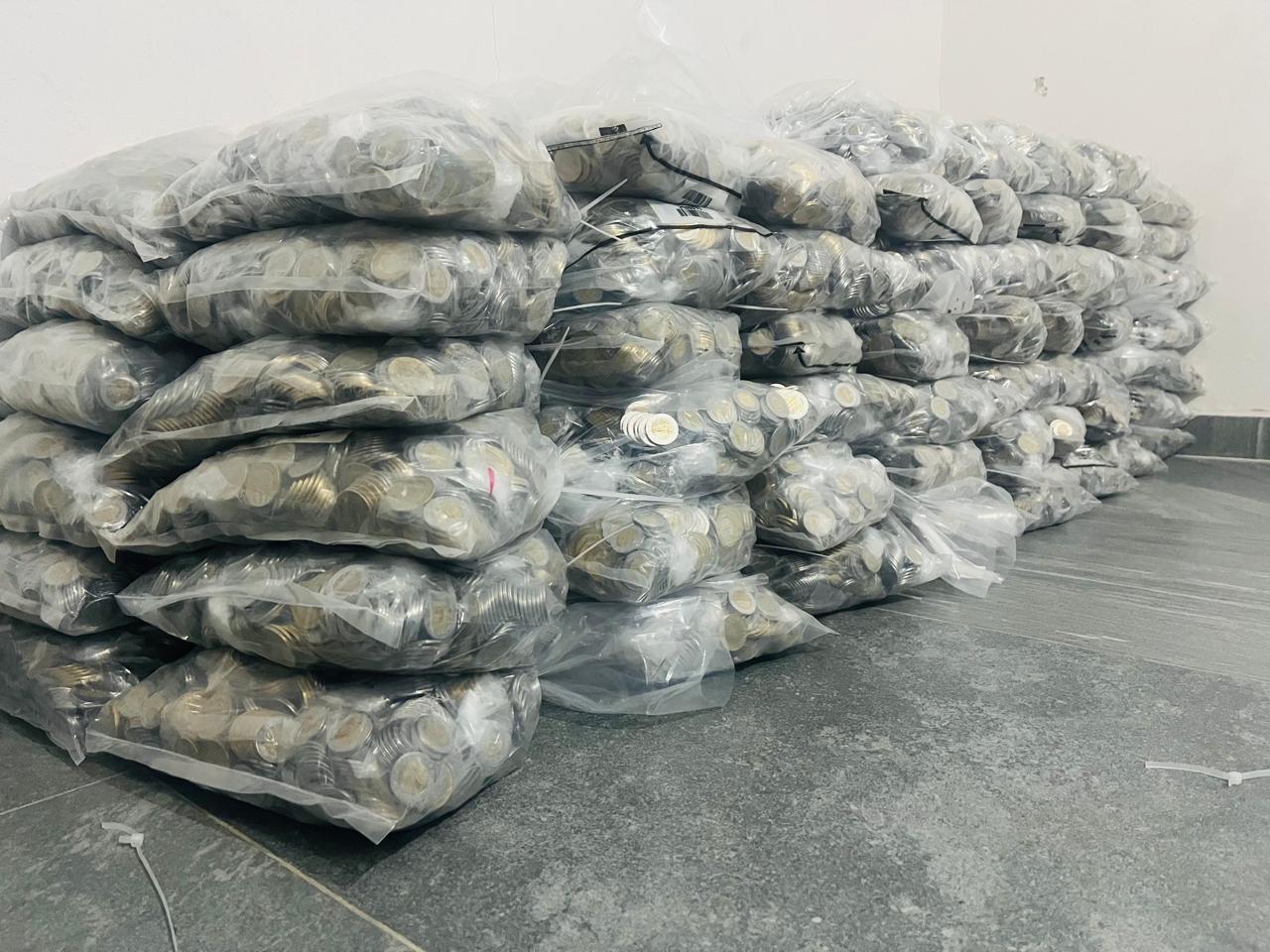 Bolsas con monedas contadas